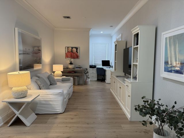 Продажа дома по адресу 5401 S Olive Avenue - фото 6321216