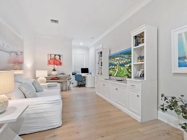 Продажа дома по адресу 5401 S Olive Avenue - фото 6321217