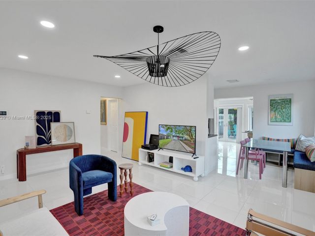 Продажа дома по адресу 1605 NW 7th Ter - фото 7483602