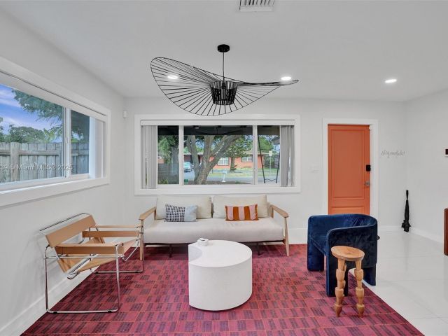 Продажа дома по адресу 1605 NW 7th Ter - фото 7483608