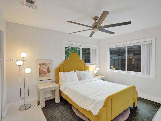 Продажа дома по адресу 1605 NW 7th Ter - фото 7483610