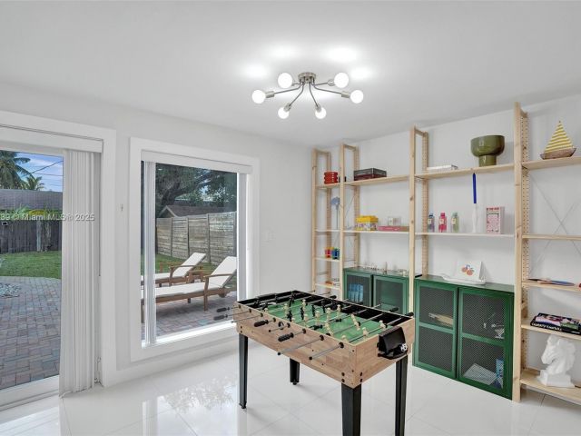 Продажа дома по адресу 1605 NW 7th Ter - фото 7483614