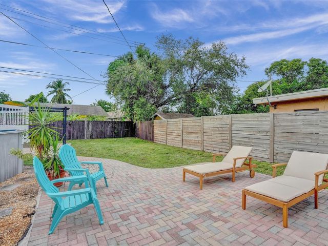 Продажа дома по адресу 1605 NW 7th Ter - фото 7483618