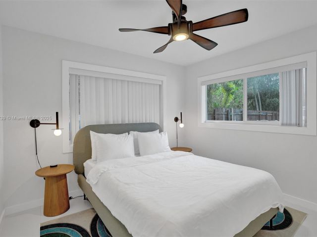 Продажа дома по адресу 1605 NW 7th Ter - фото 7483619