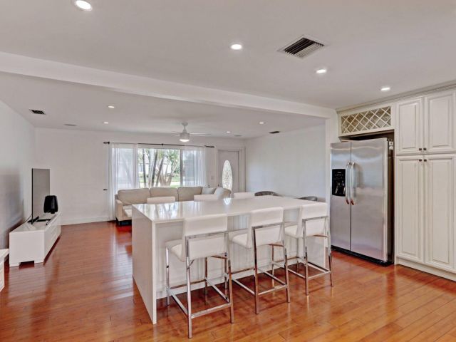 Дом в аренду по адресу 7115 Venetian Way - фото 6299391