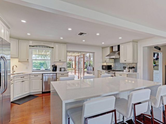 Дом в аренду по адресу 7115 Venetian Way - фото 6299394