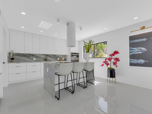 Продажа дома по адресу 2724 N Ocean Boulevard - фото 6579805