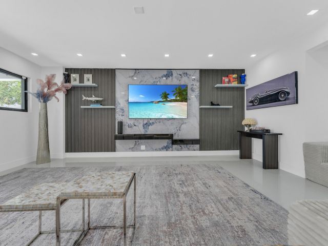 Продажа дома по адресу 2724 N Ocean Boulevard - фото 6579809