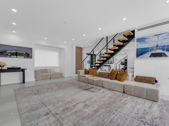 Продажа дома по адресу 2724 N Ocean Boulevard - фото 6579810