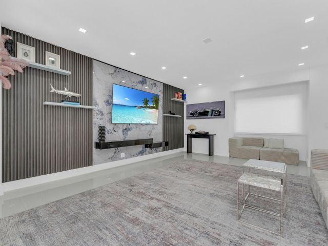 Продажа дома по адресу 2724 N Ocean Boulevard - фото 6579811