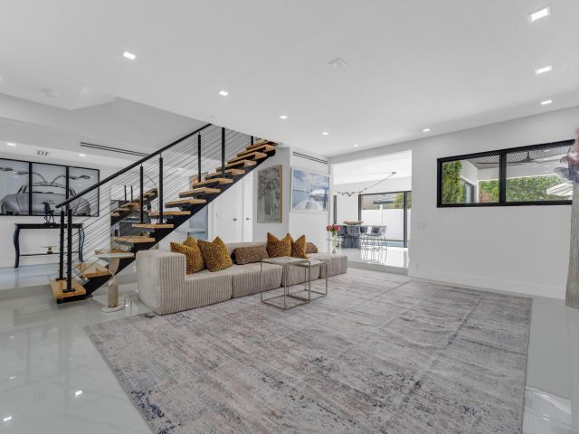 Продажа дома по адресу 2724 N Ocean Boulevard - фото 6579812