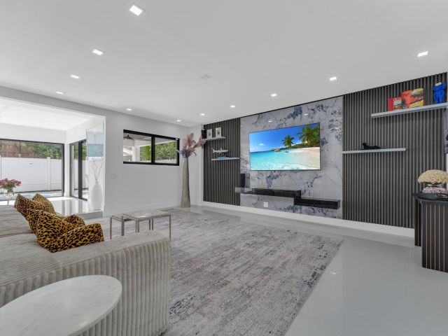 Продажа дома по адресу 2724 N Ocean Boulevard - фото 6579819