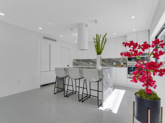 Продажа дома по адресу 2724 N Ocean Boulevard - фото 6579820