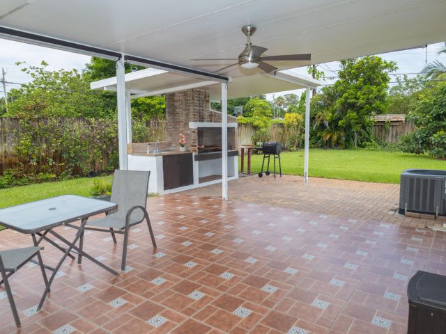 Продажа дома по адресу 411 Forest Estate Drive - фото 6299814