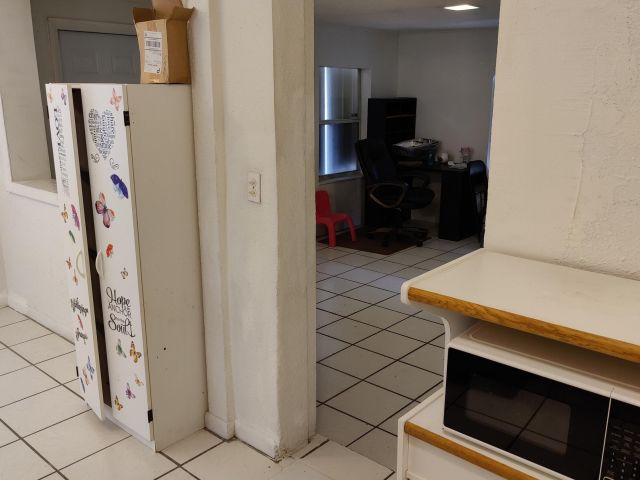 Продажа дома по адресу 408 SW 24 Avenue - фото 6304153