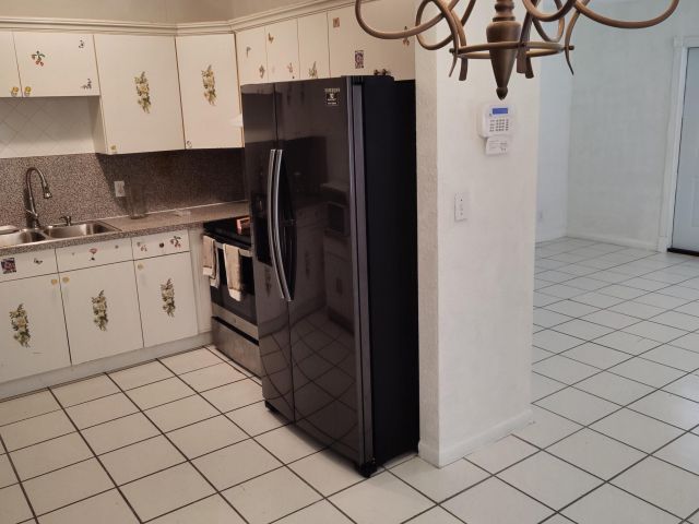 Продажа дома по адресу 408 SW 24 Avenue - фото 6304156