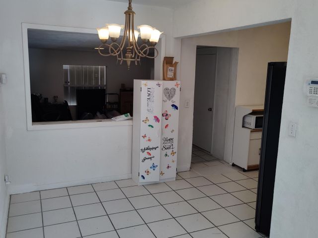 Продажа дома по адресу 408 SW 24 Avenue - фото 6304157