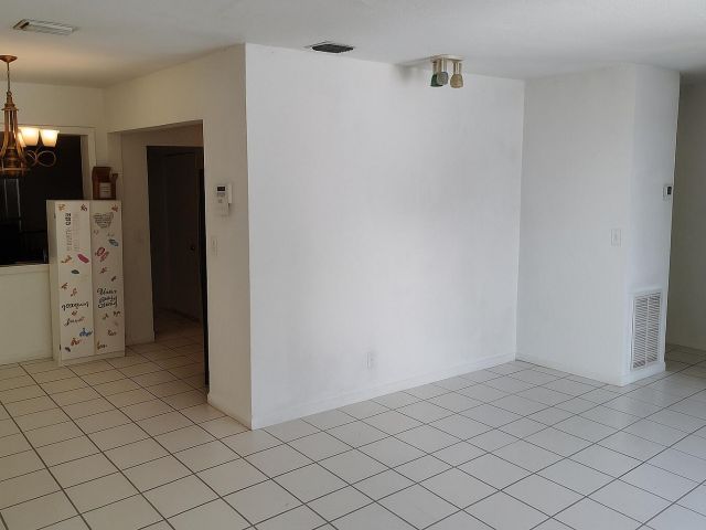 Продажа дома по адресу 408 SW 24 Avenue - фото 6304158