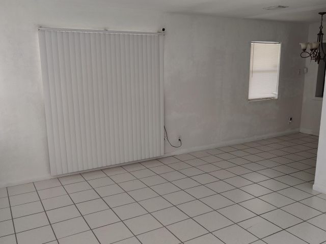 Продажа дома по адресу 408 SW 24 Avenue - фото 6304159