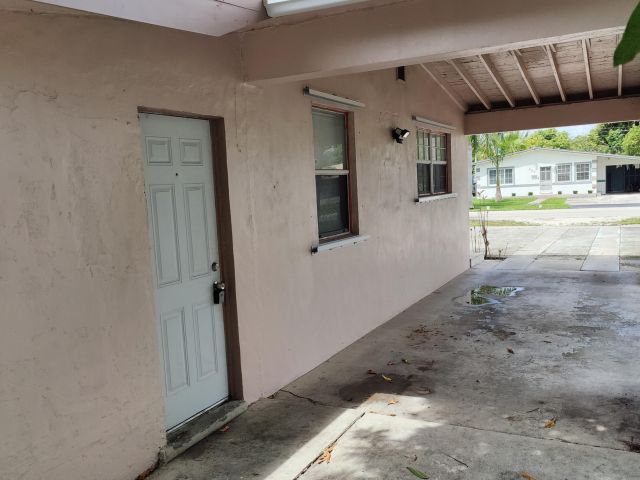 Продажа дома по адресу 408 SW 24 Avenue - фото 6304160