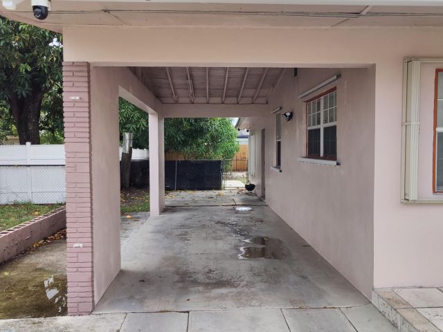 Продажа дома по адресу 408 SW 24 Avenue - фото 6304167