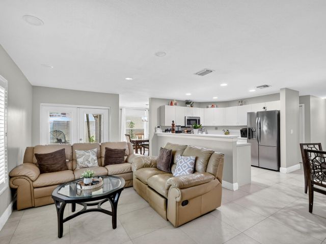 Продажа дома по адресу 6210 Adriatic Way - фото 6301789