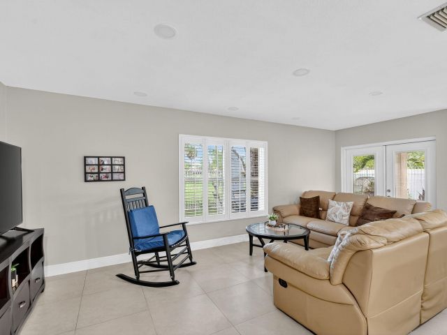 Продажа дома по адресу 6210 Adriatic Way - фото 6301790