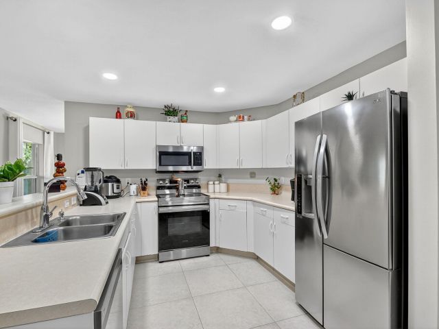 Продажа дома по адресу 6210 Adriatic Way - фото 6301793