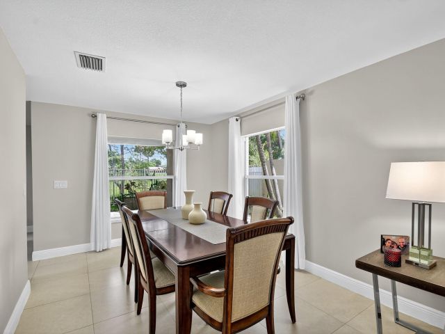 Продажа дома по адресу 6210 Adriatic Way - фото 6301798