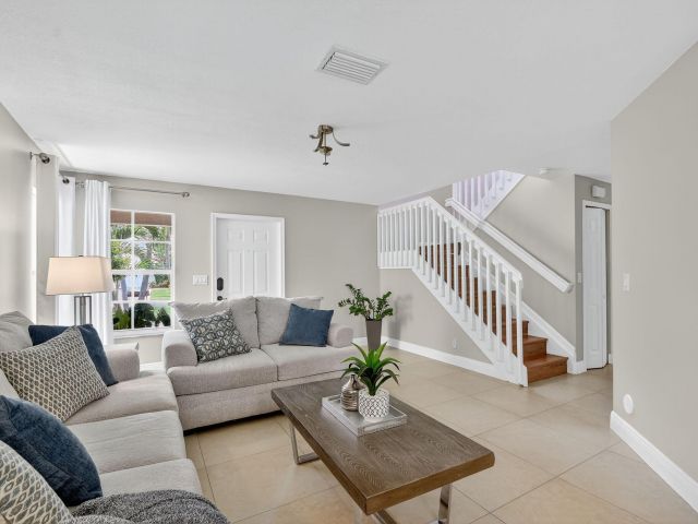 Продажа дома по адресу 6210 Adriatic Way - фото 6301799