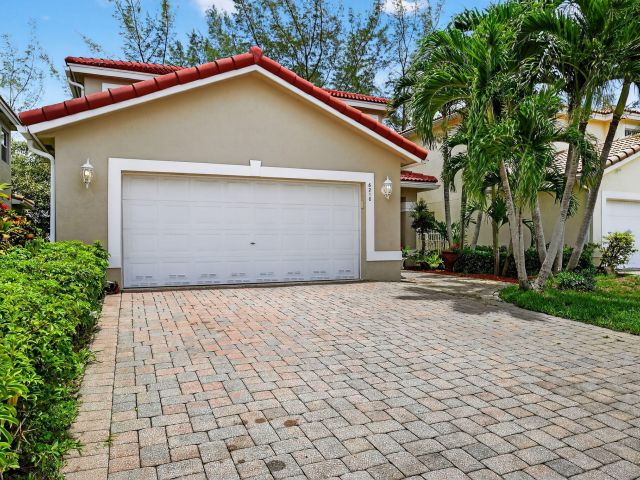 Продажа дома по адресу 6210 Adriatic Way - фото 6301804