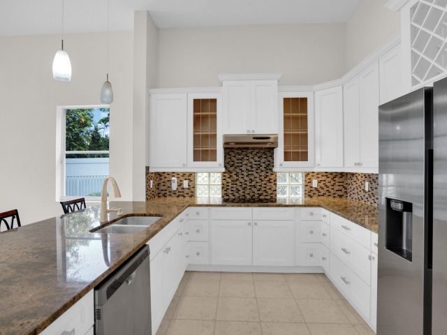 Продажа дома по адресу 18544 Ocean Mist Drive - фото 6317805