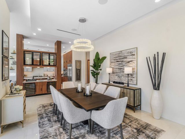 Продажа дома по адресу 450 NE 10th Street - фото 8084721