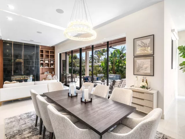 Продажа дома по адресу 450 NE 10th Street - фото 8084742