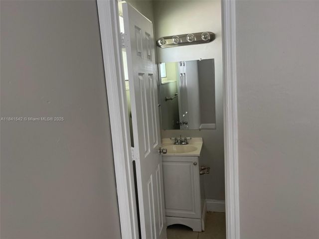 Продажа дома по адресу 1450 N 64th Ave - фото 7516295