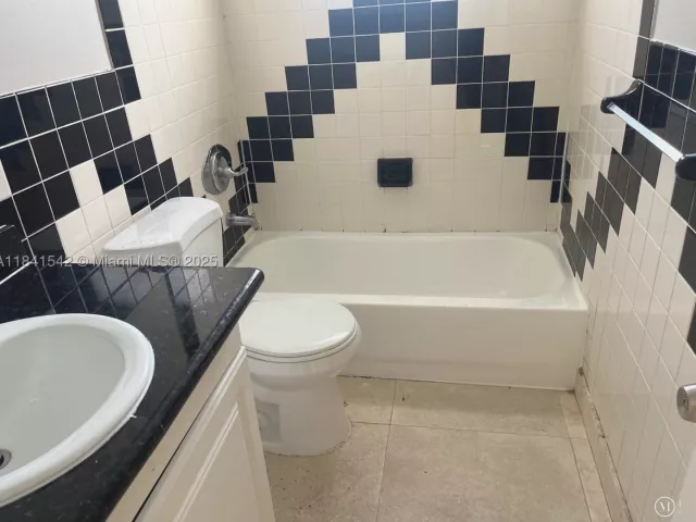 Продажа дома по адресу 1450 N 64th Ave - фото 9056301