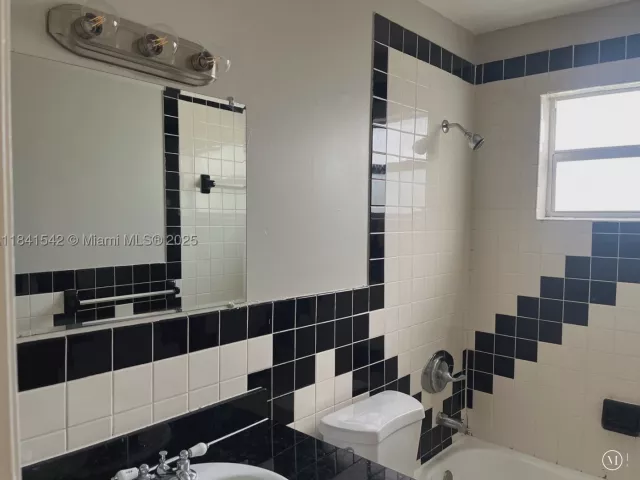 Продажа дома по адресу 1450 N 64th Ave - фото 9056302