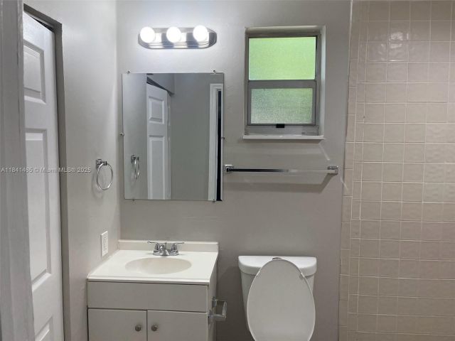 Продажа дома по адресу 7420 N Farragut St - фото 7464374