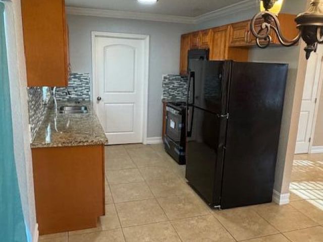 Дом в аренду по адресу 608 SW 8th Court - фото 6315865