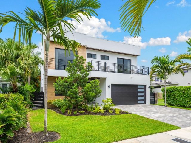 Продажа дома по адресу 1629 NE 4th Place - фото 6306488