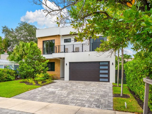 Продажа дома по адресу 1629 NE 4th Place - фото 6306489