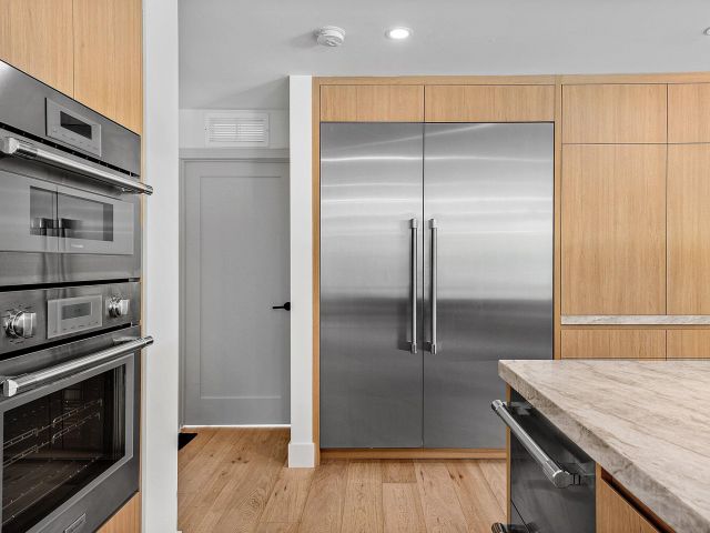 Продажа дома по адресу 400 Kings Lynn - фото 6315592