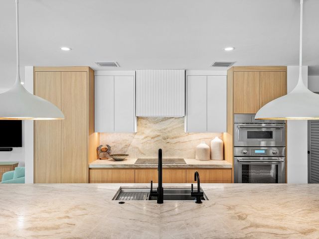 Продажа дома по адресу 400 Kings Lynn - фото 6315594