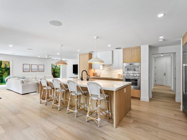 Продажа дома по адресу 400 Kings Lynn - фото 6315596