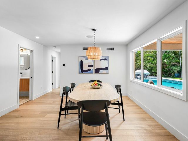 Продажа дома по адресу 400 Kings Lynn - фото 6315598