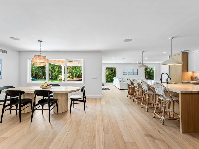 Продажа дома по адресу 400 Kings Lynn - фото 6315599