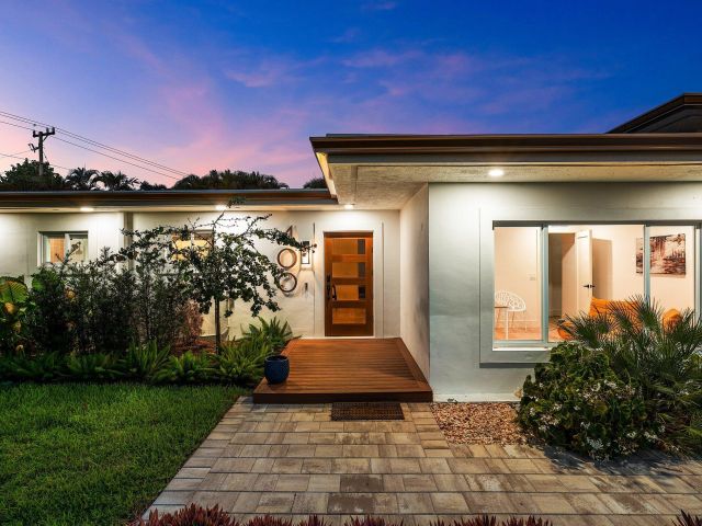 Продажа дома по адресу 400 Kings Lynn - фото 6315602