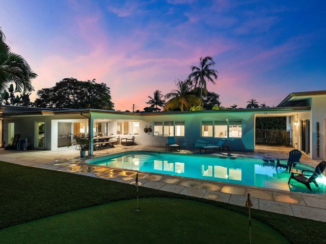 Продажа дома по адресу 400 Kings Lynn - фото 6315603