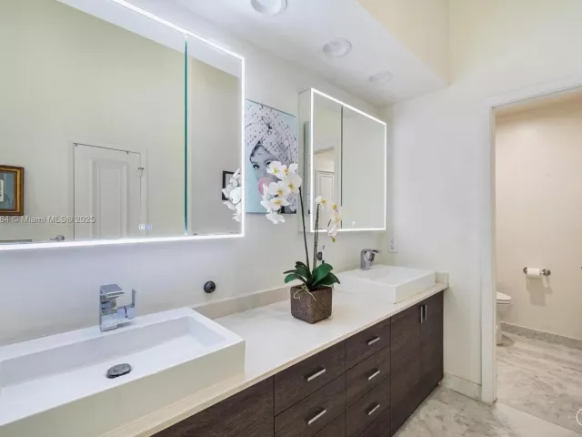 Продажа дома по адресу 2000 S Bayshore Dr 69 - фото 7580624