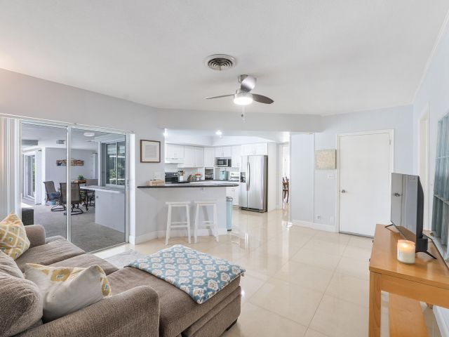 Дом в аренду по адресу 772 Apple Tree Lane - фото 6749023